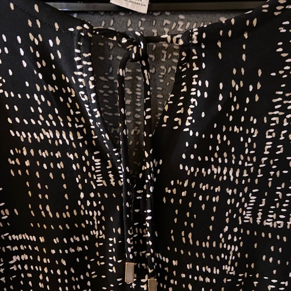 Liz Claiborne black blouse with white & beige pattern size medium - Picture 2 of 11
